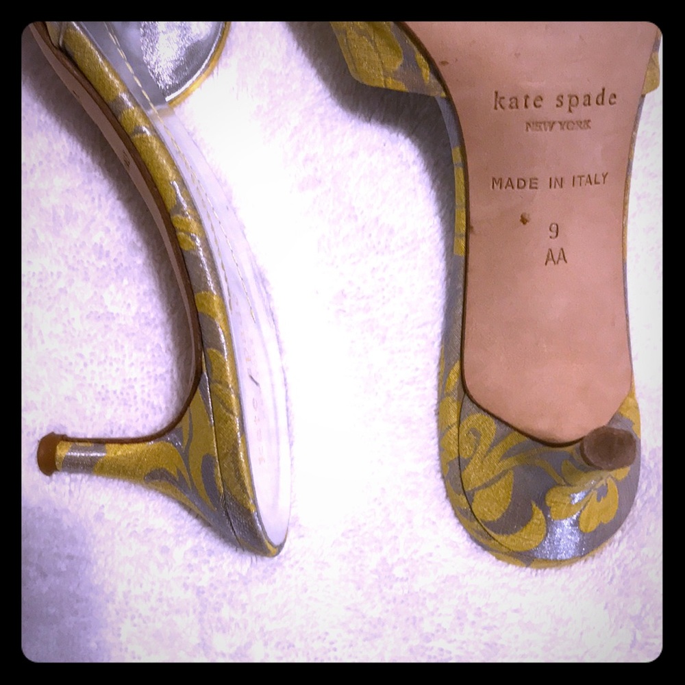 NEW♠️KATE♠️Spade sandals is new nice and clean. - Picture 3 of 6